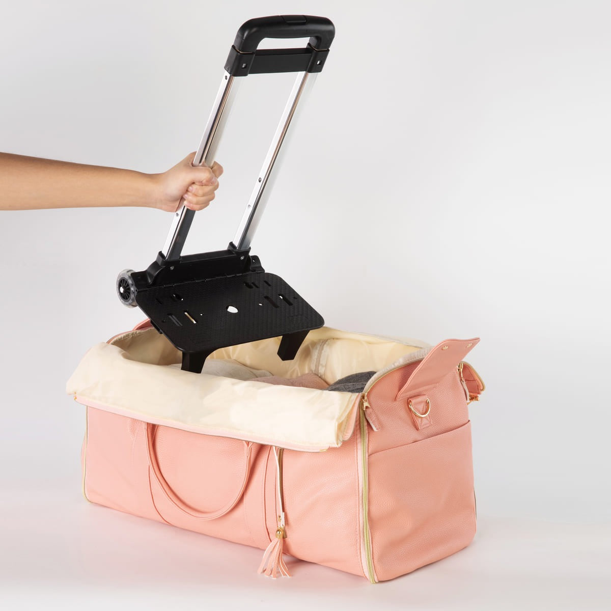 Pulling up the telescopic handle on the Rose Roller Edition